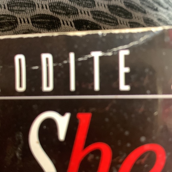 4/$20 True Crime All She wanted “Brandon Teena” inspired the movie Boys don’t Cr - Picture 4 of 6